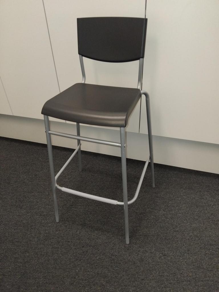 Hoge grijze stoel, Huis en Inrichting, Ophalen, Gebruikt, Hoge stoel, Metaal