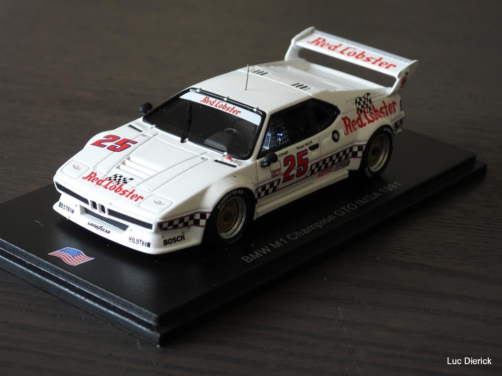 BMW M1 op 1:43 ; twee stuks, Hobby & Loisirs créatifs, Enlèvement ou Envoi, Neuf, Voiture, Autres marques