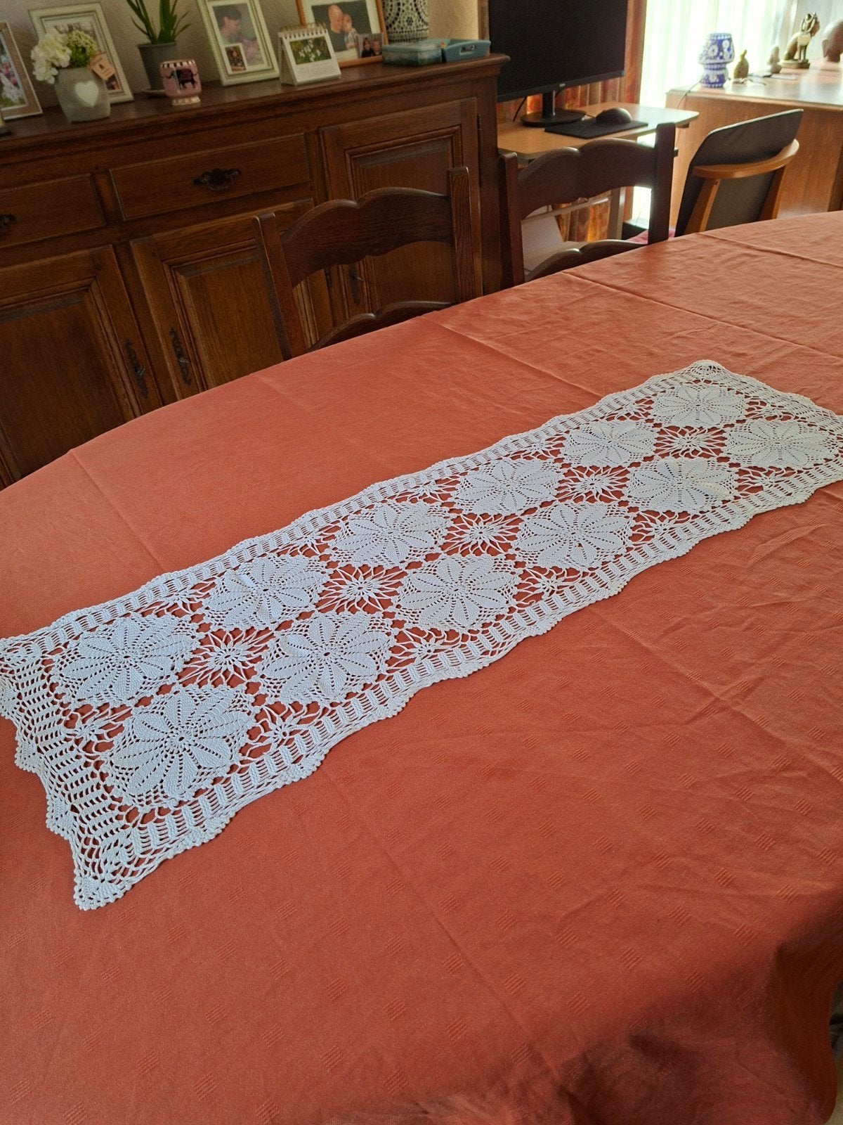 Gehaakte tafelloper handgemaakt. 98 cm bij 34 cm., Tafelloper, Ophalen of Verzenden