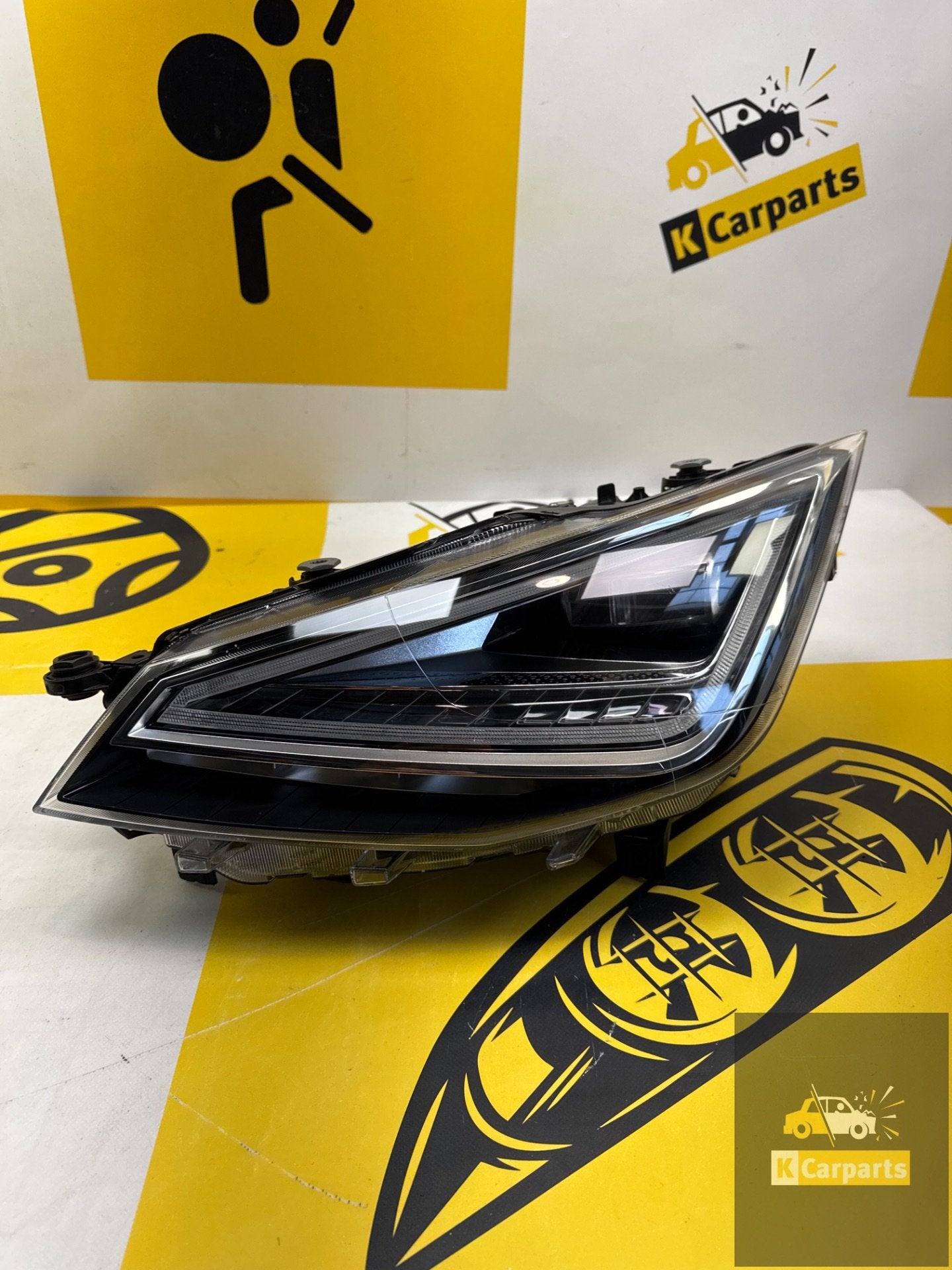 Si ge Ibiza V Lift Arona Lift Full LED Koplamp links 6F19410, Autovia A-2, Km 585 585
08760  Martorell, ES, SEAT S.A., Utilisé