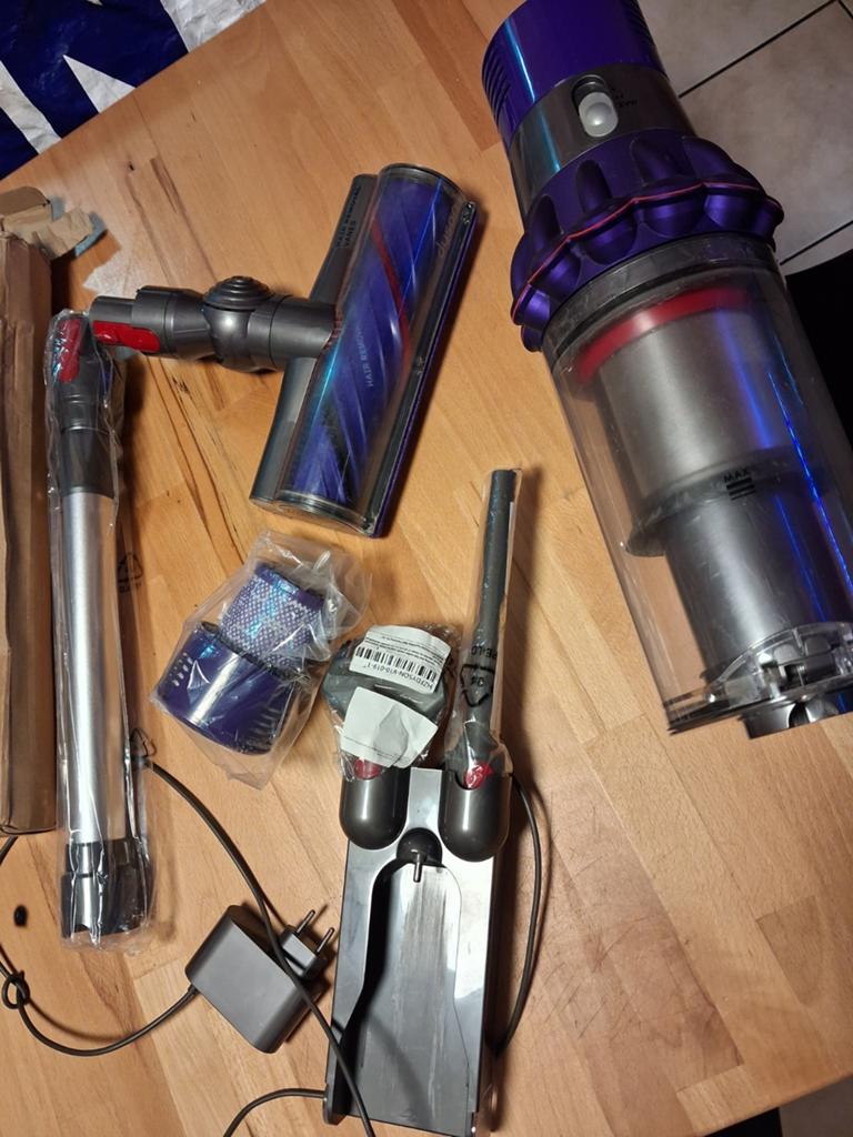 Dyson v10 cyclone complet, Sans fil, Enlèvement ou Envoi, Réservoir, Aspirateur balai