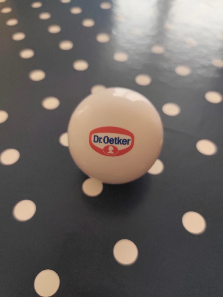 HOCKEYBAL MET REKLAME VAN OETKER EROP, Ophalen, Nieuw, Sport, Button