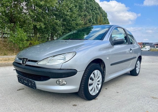 PEUGEOT 206 1.4 ESSENCE AVEC 123000KM, Autos, Peugeot, Argent ou Gris, Achat, Entreprise, Automatique