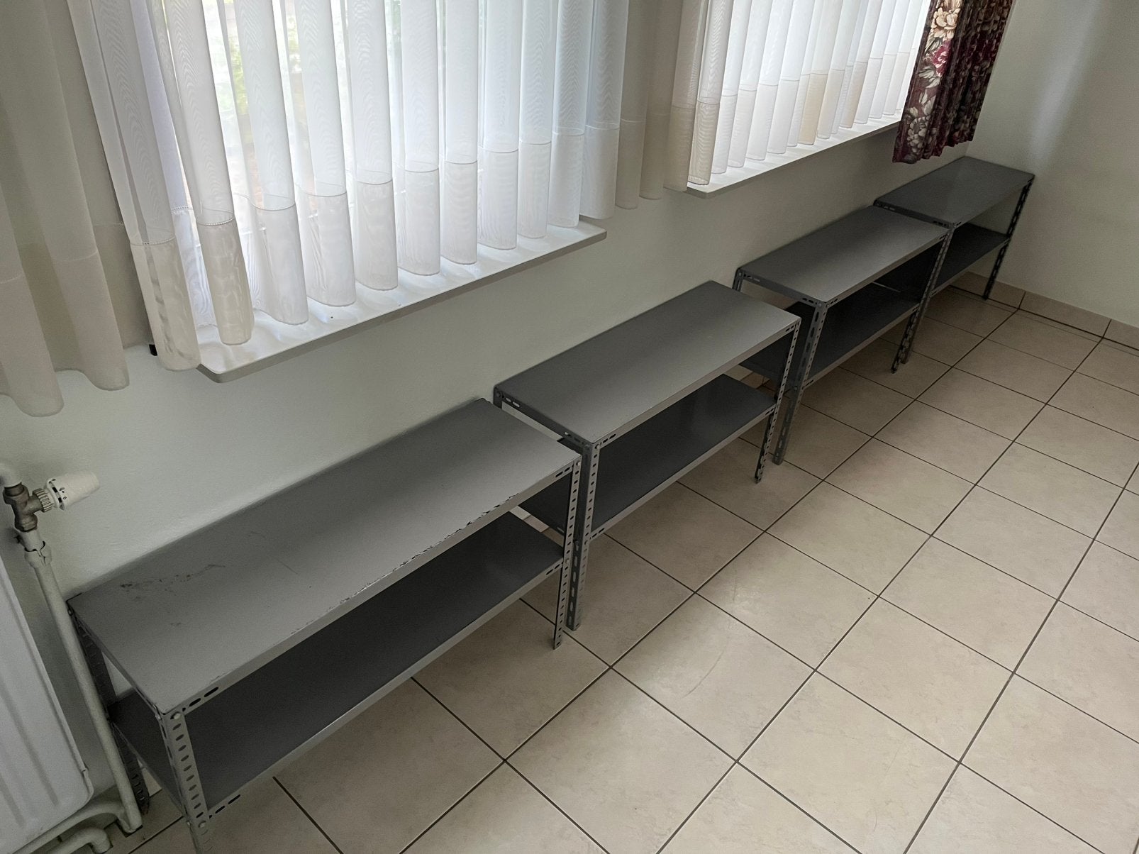 4x étagère en fer modèle bas en très bon état, Jardin & Terrasse, Enlèvement, Comme neuf