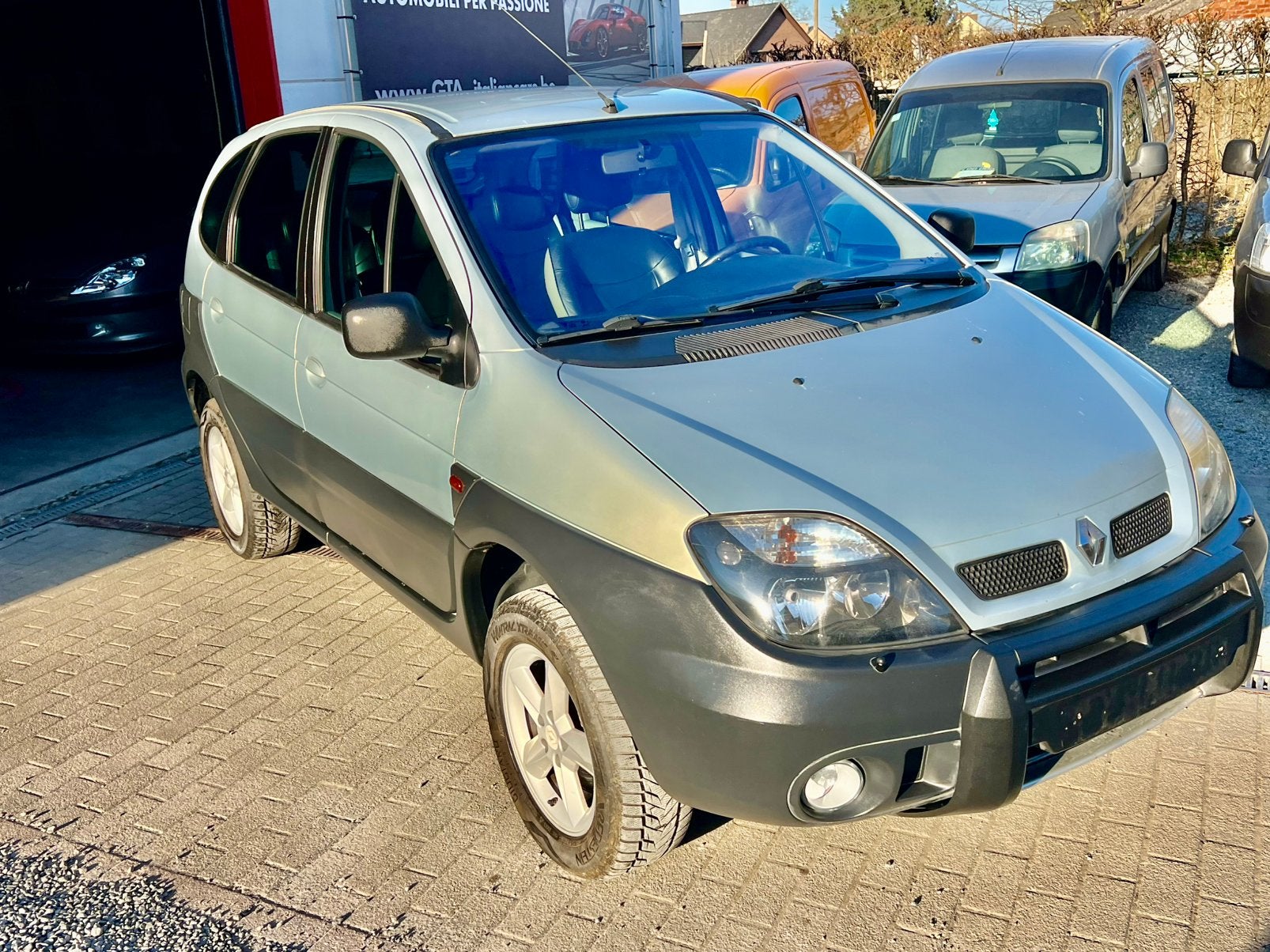 Renault scenic / 4x4 zelfzaam / benzine, Bedrijf, https://public.car-pass.be/vhr/abd477c8-8dee-42f7-b22f-a8c7d19c9bc2, Te koop