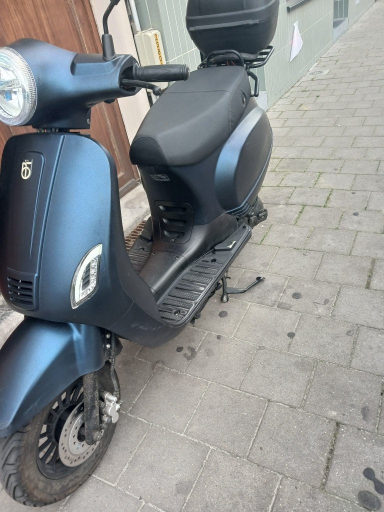 BTC Priva a une classe 2022 tres bonne scooter, Autres modèles, Comme neuf, Enlèvement, Classe A (25 km/h)