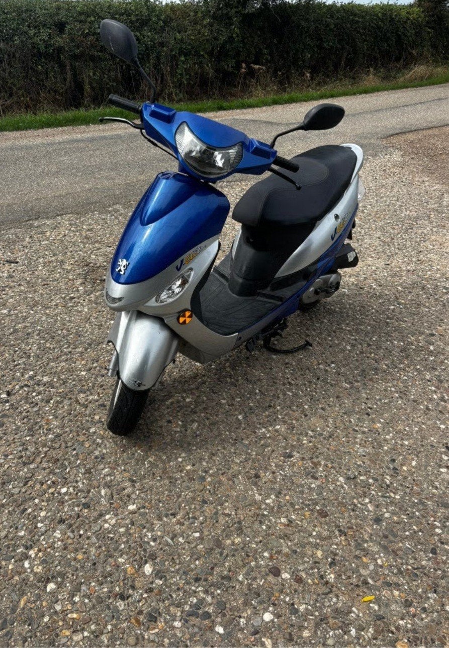 ben op zoek : Peugeot v-click klasse A 4 takt, Ophalen, Klasse A (25 km/u)