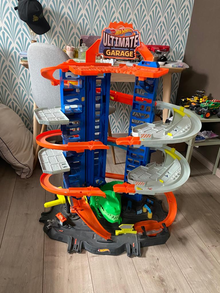 Hot wheels dino garage, Kinderen en Baby's, Ophalen, Zo goed als nieuw, Racebaan, Hot Wheels