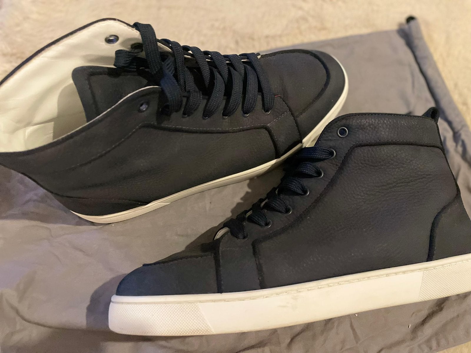 Louboutin heren, Enlèvement, Comme neuf