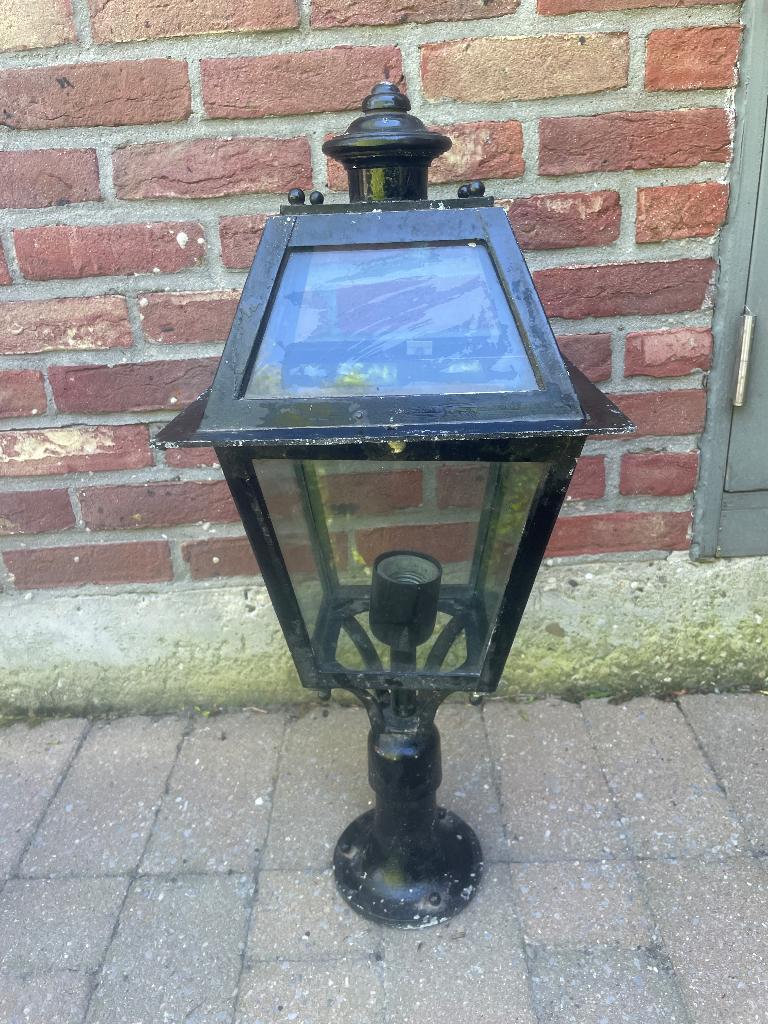 Antieke gietijzeren lantaarn, Ophalen