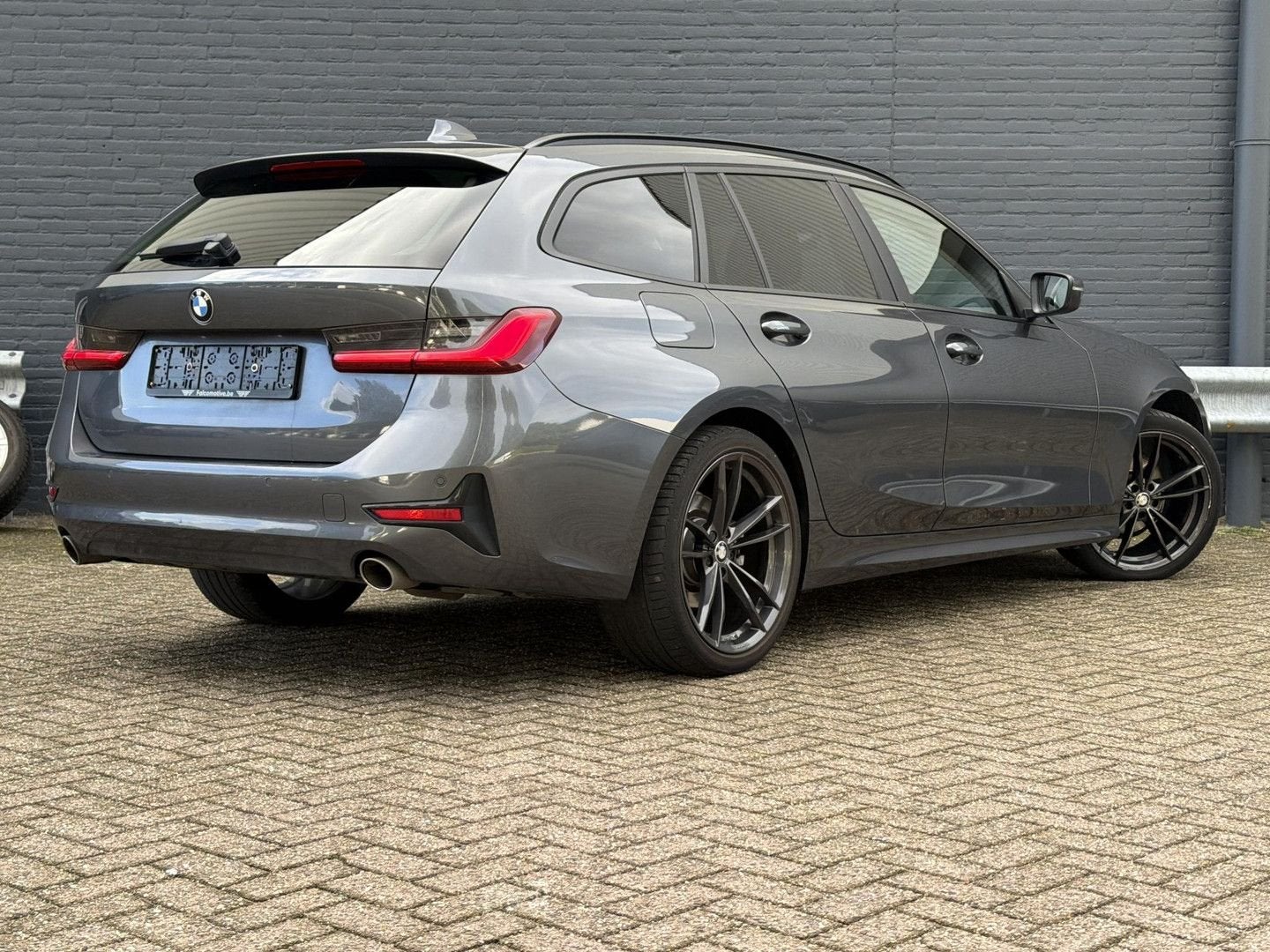 BMW 318 3-serie Touring 318d Business Edition Plus | € 12.75, Automaat, Navigatiesysteem, 127 g/km, Zilver of Grijs