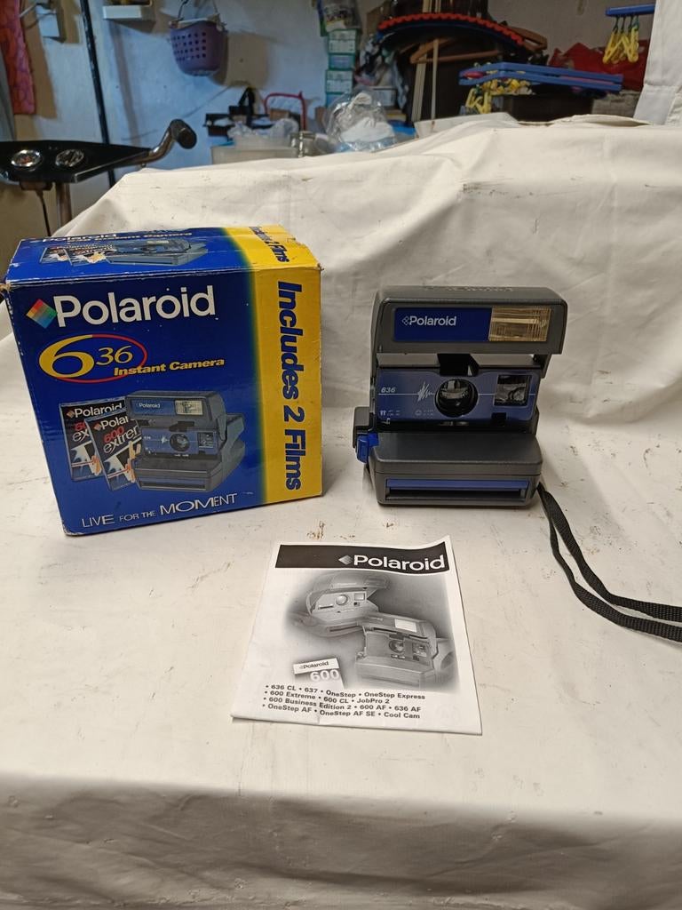 Oude polaroid camera met flits, Ophalen