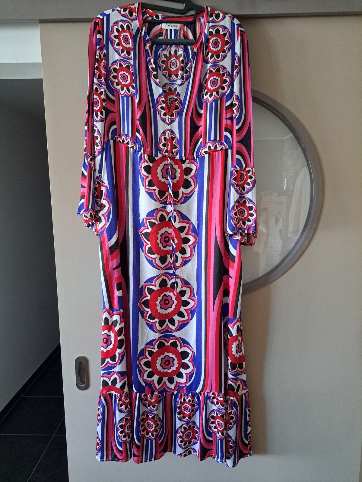 Grace, maxi jurk met kleurrijke print,  L, Kleding | Dames, Ophalen of Verzenden, Blauw