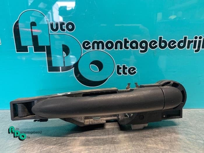 Poignée portière 4portes arrière gauche d'un Renault Clio, Renault, -, 3 mois de garantie, Utilisé