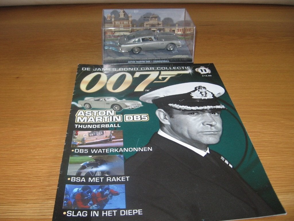 james bond 007 thunderball DB5 austin Martin +magazine, Enlèvement, Comme neuf