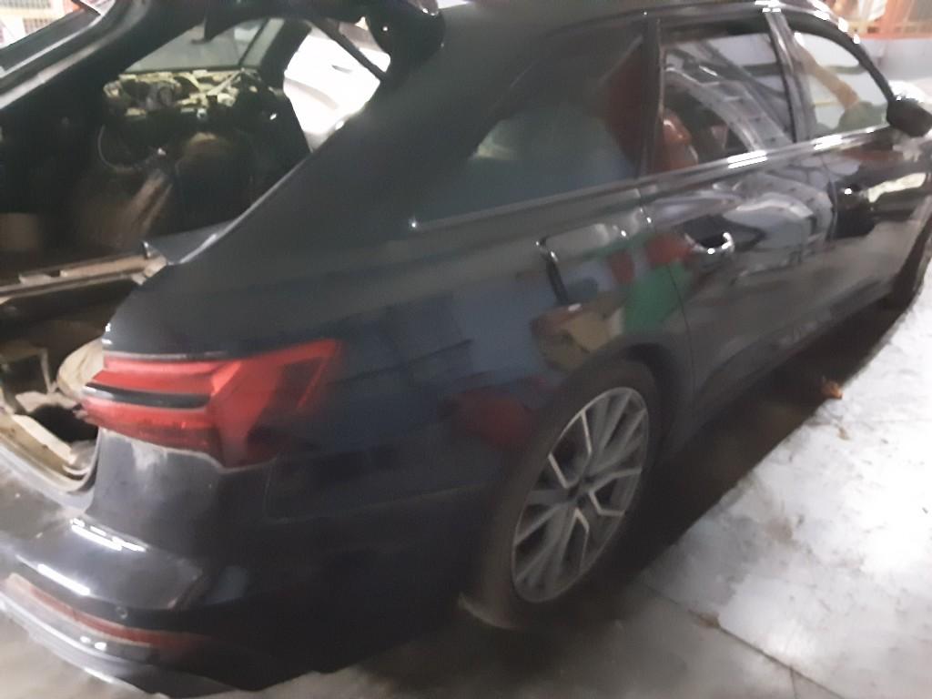 SPATBORD RECHTS ACHTER Audi A6 Avant (C8) (01-2018/-), Gebruikt, Achter, Audi, Spatbord