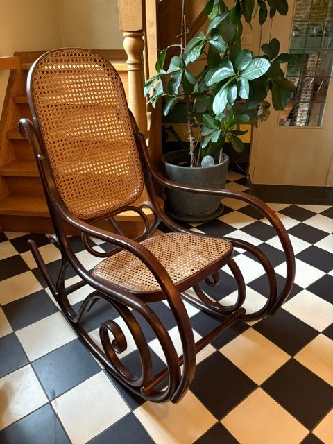 Fauteuil à bascule Thonet, Enlèvement