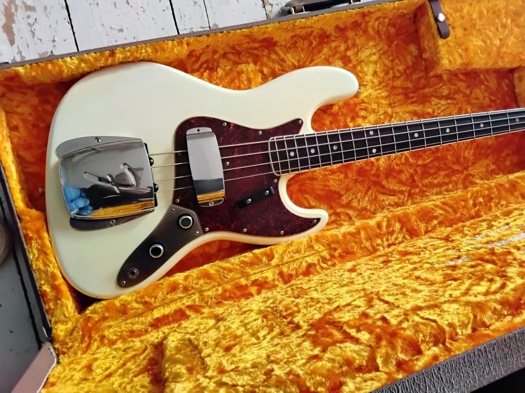 Fender Jazz Bass USA 60-jarig jubileum 2019, Ophalen