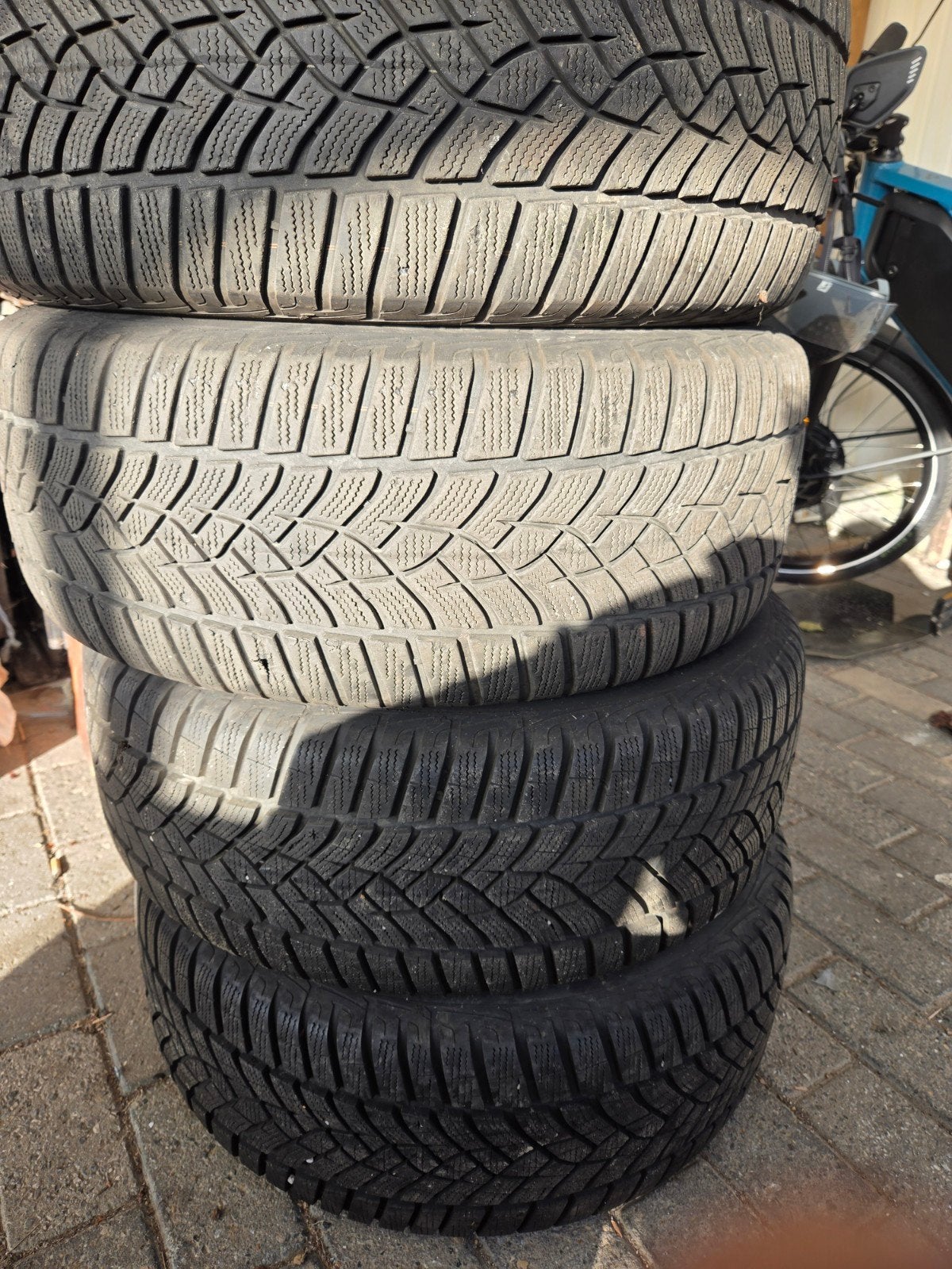 4 Goodyear winterbanden 235/50r 17 inclusief velgen, Ophalen, Zo goed als nieuw