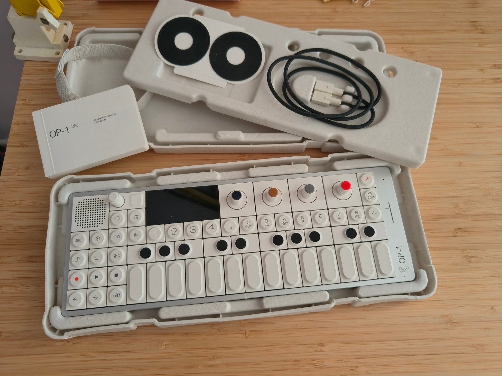 Teenage engineering - OP1 field, Muziek en Instrumenten, Synthesizers, Ophalen