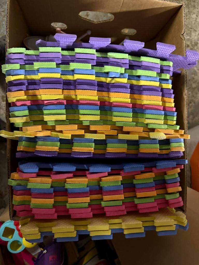 Rubberen vloer/puzzelmat, 86 delig, Ophalen of Verzenden, Gebruikt, Speelkleed