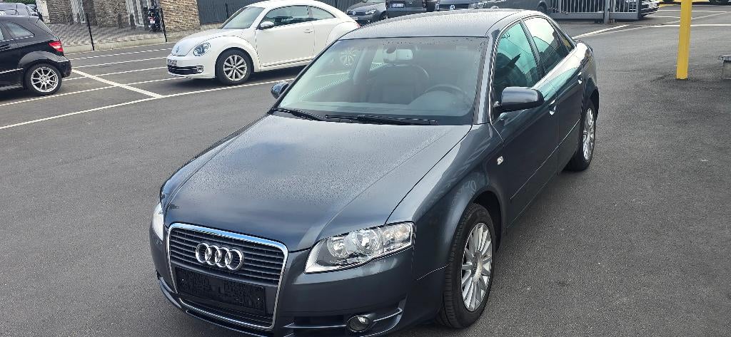 AUDI A4 DIESEL 1.9 1ER MAIN, Auto's, Zwart, 4 cilinders, A4, Leder