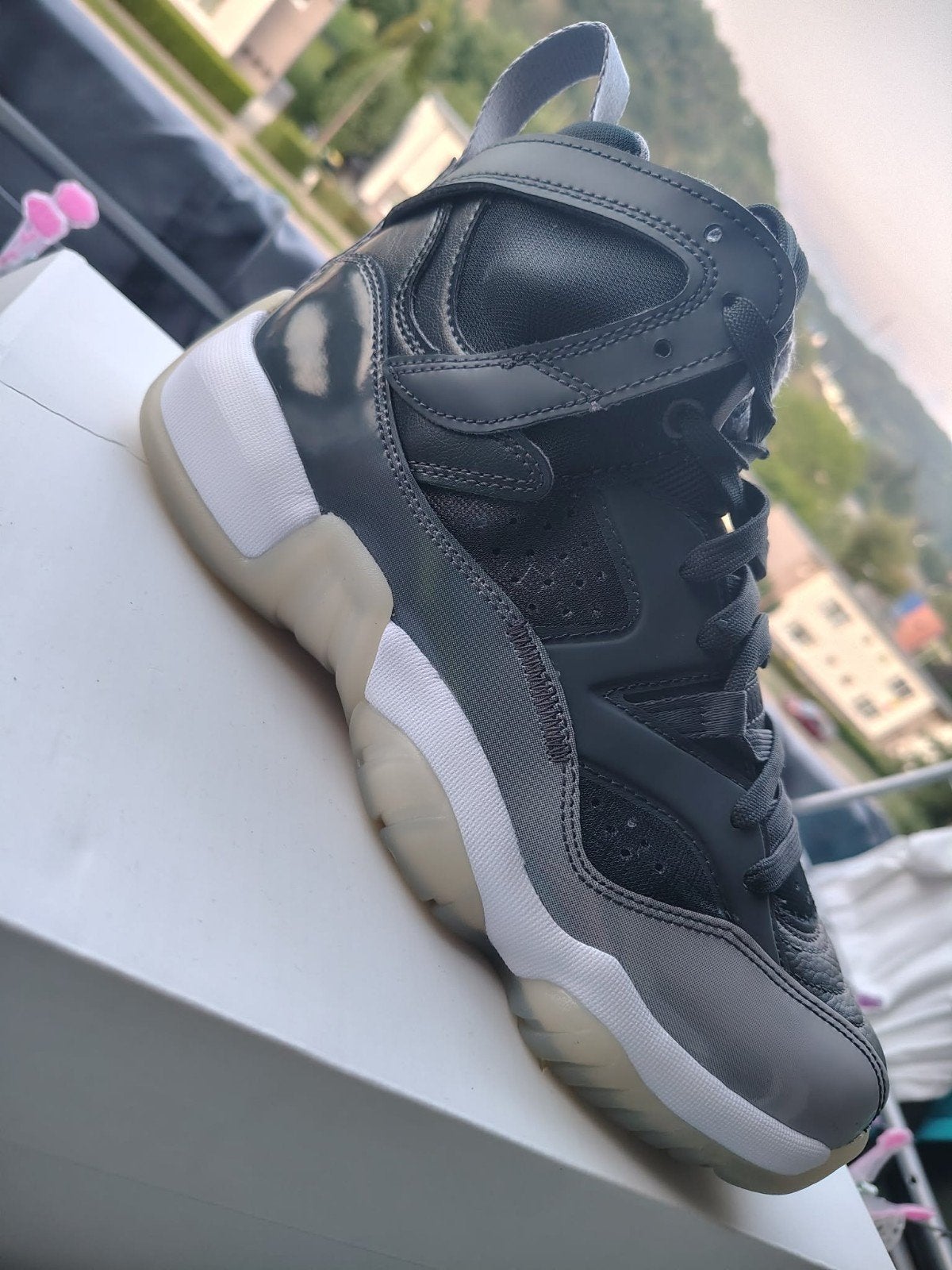Jordan Jumpman Two Trey (Gris/Anthracite) – Neuve – 38.5, Sports & Fitness, Basket