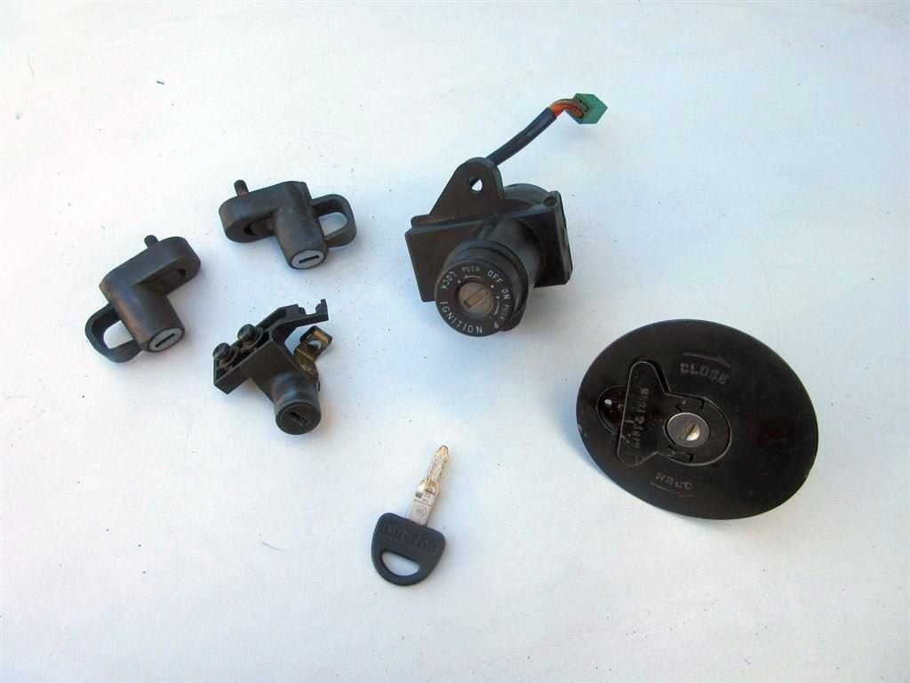 Suzuki GSX750EF slotenset GSX750ES contactslot tankdop slot, Ophalen of Verzenden, Gebruikt