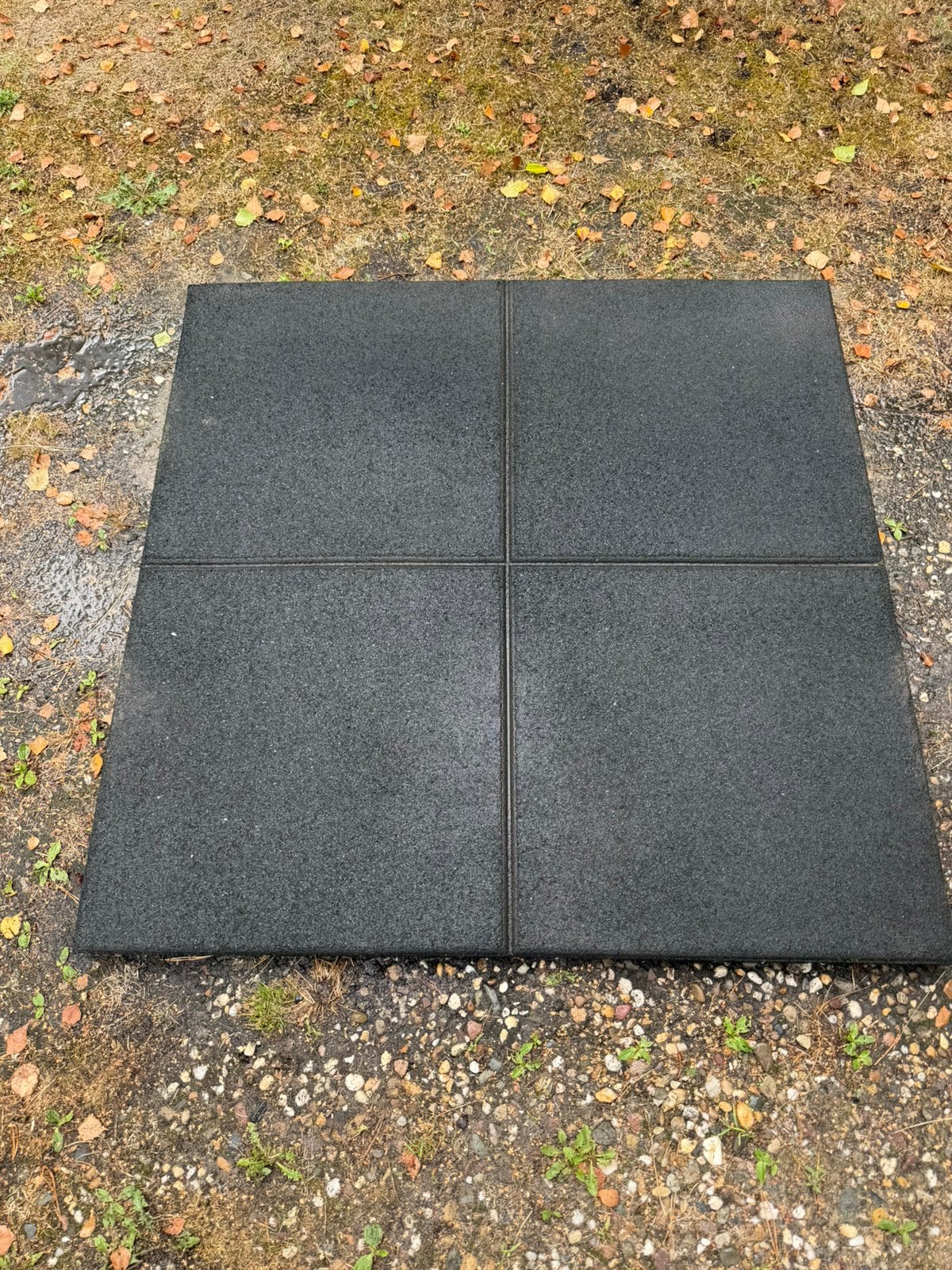 Rubberen matten ca 100x100x4 speeltoestel stal ed