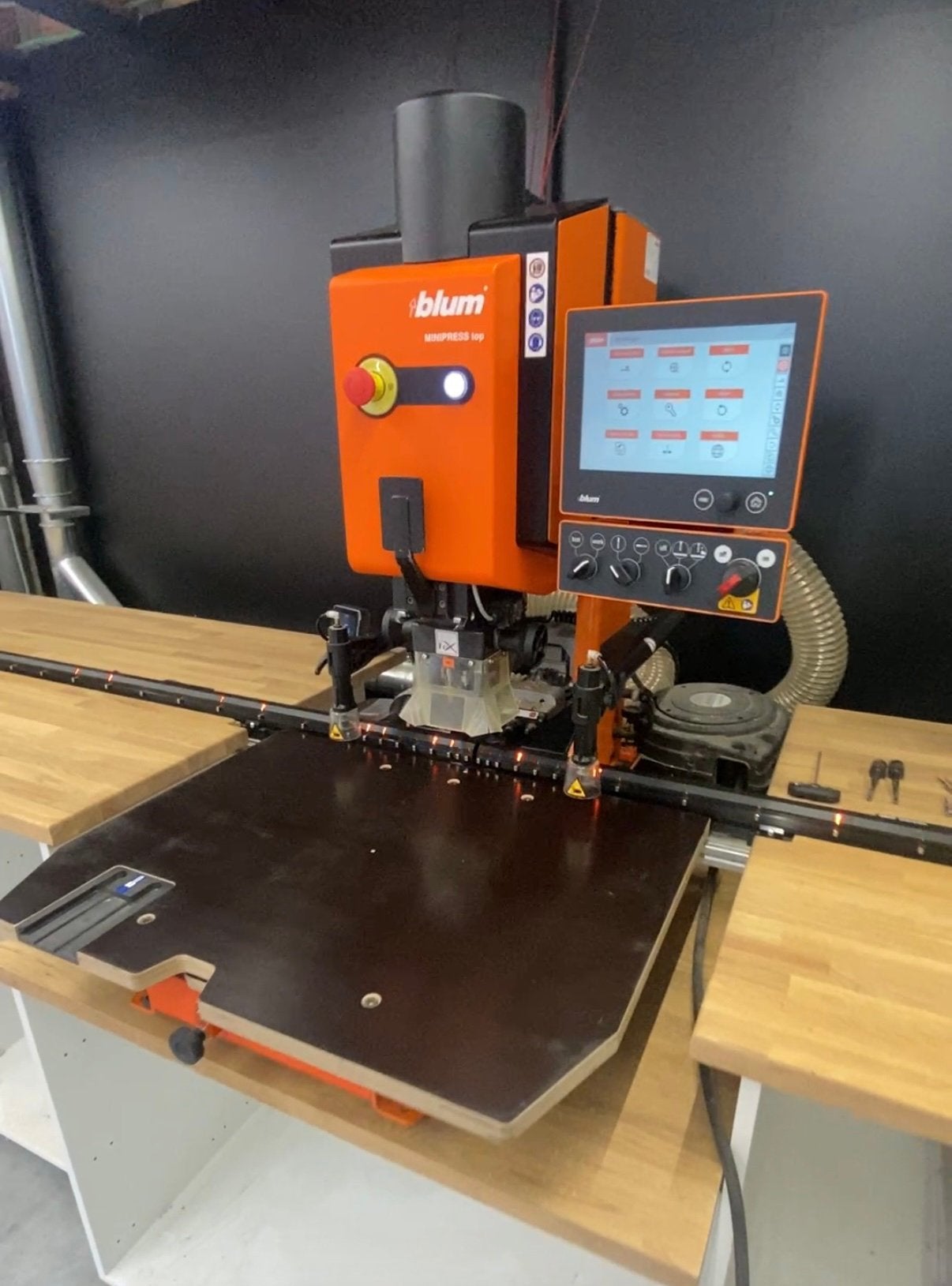 Blum Minipress top, Ophalen