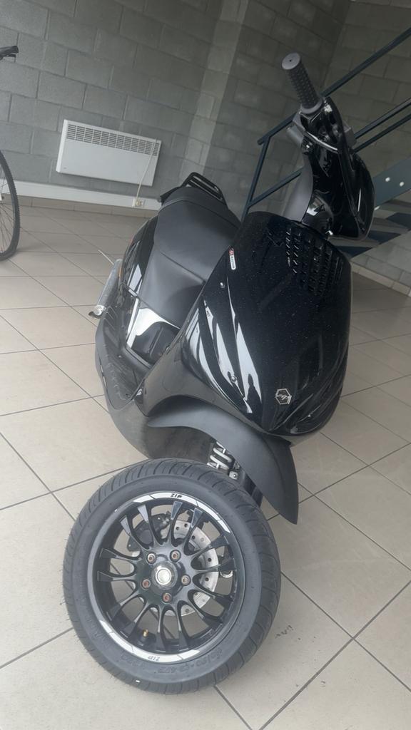 Zip 70cc, Fietsen en Brommers, Ophalen, Klasse A (25 km/u), Zo goed als nieuw, Benzine