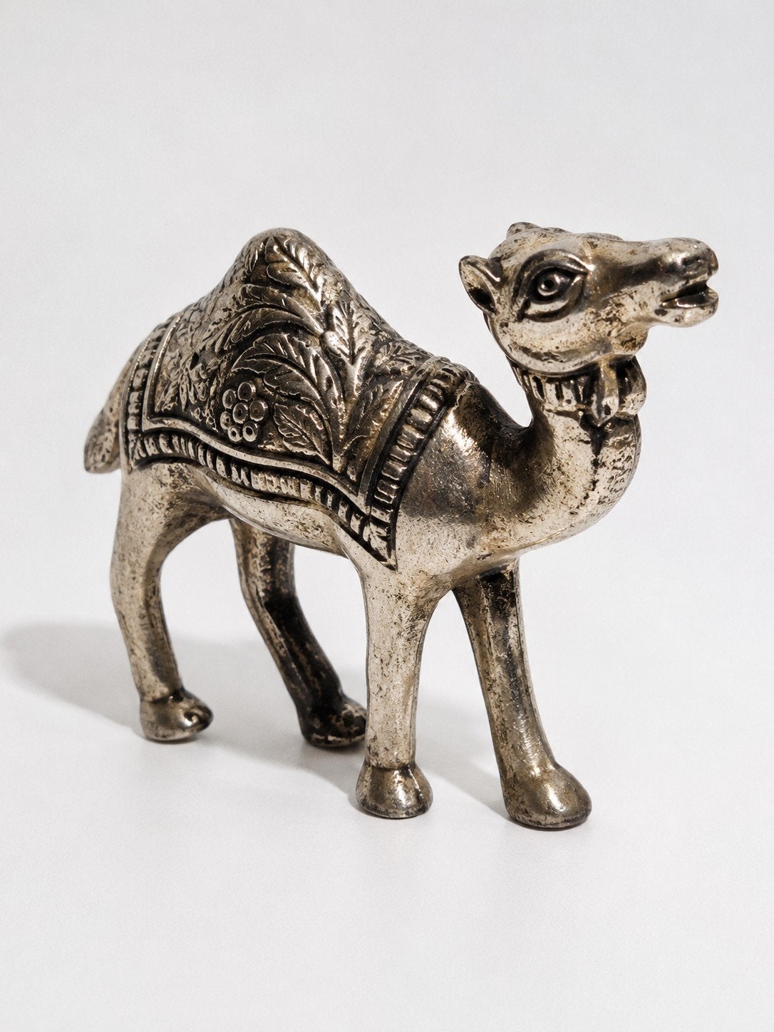 Vintage handgemaakt kamelenbeeldje uit India – metalen decor, India, Handgemaakt, Grijs, Ophalen of Verzenden