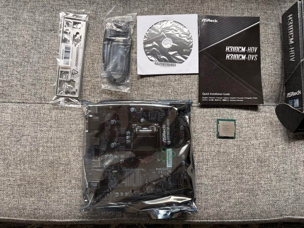 Carte mere ASRock + CPU Intel Core i7-9700k, Informatique & Logiciels, Cartes mères, Comme neuf, Intel, DDR4, Enlèvement