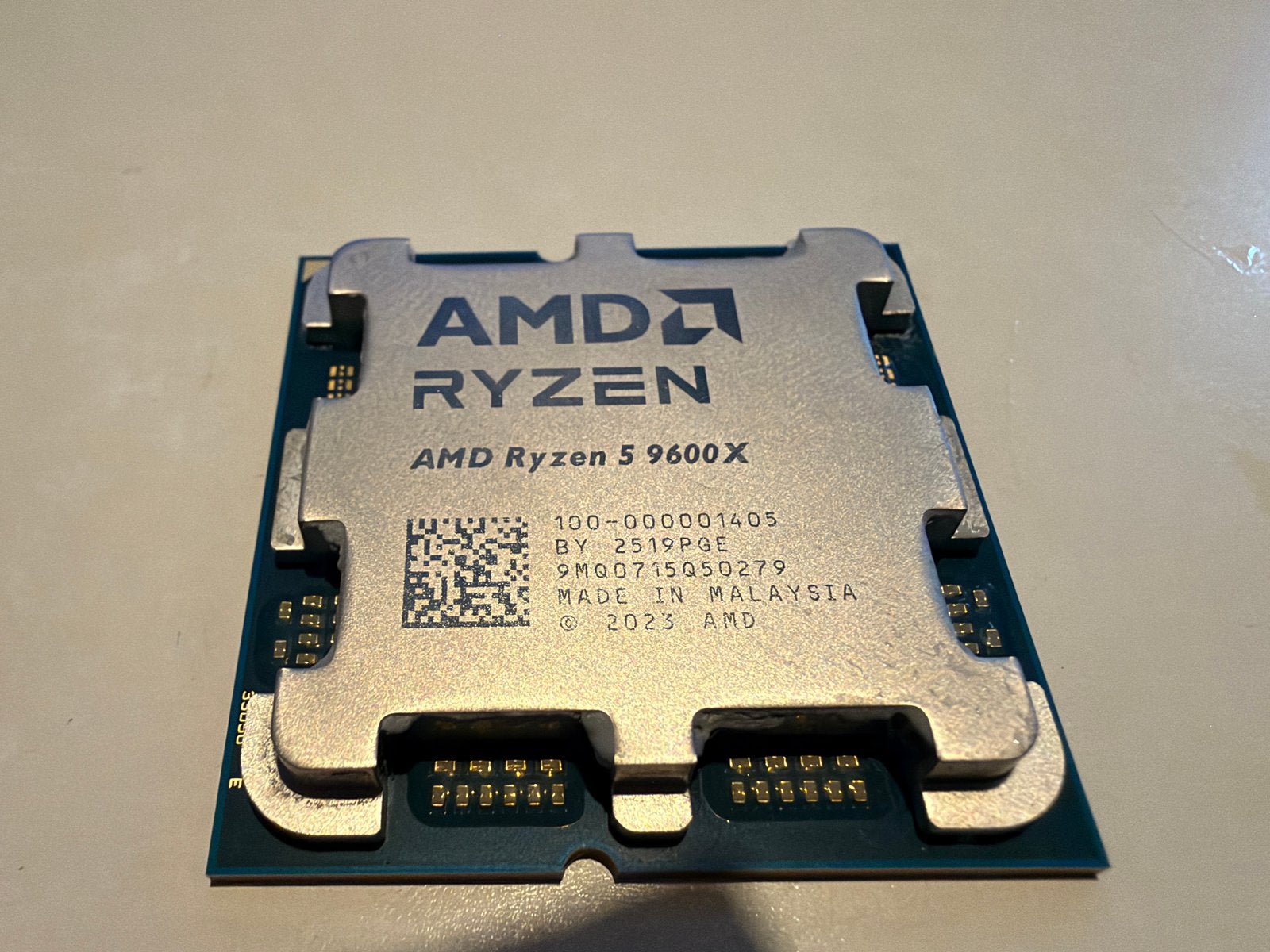 AMD Ryzen 5 9600X, Computers en Software, Ophalen of Verzenden, Zo goed als nieuw