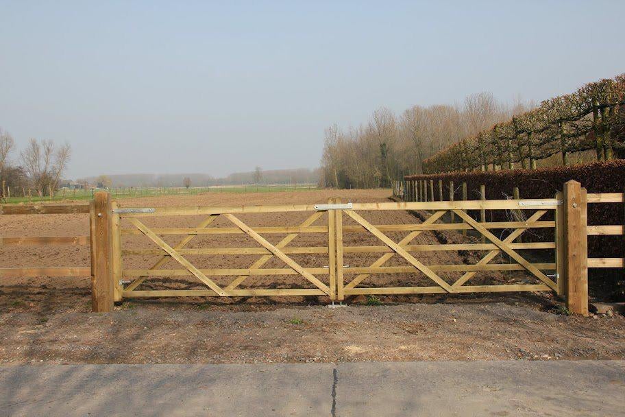 Houten poorten voor weide of tuin, Weidegang