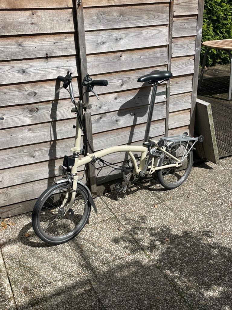 Brompton met 6 versnellingen en draagrek, Fietsen en Brommers, Fietsen | Vouwfietsen, Zo goed als nieuw, Brompton, Versnellingen