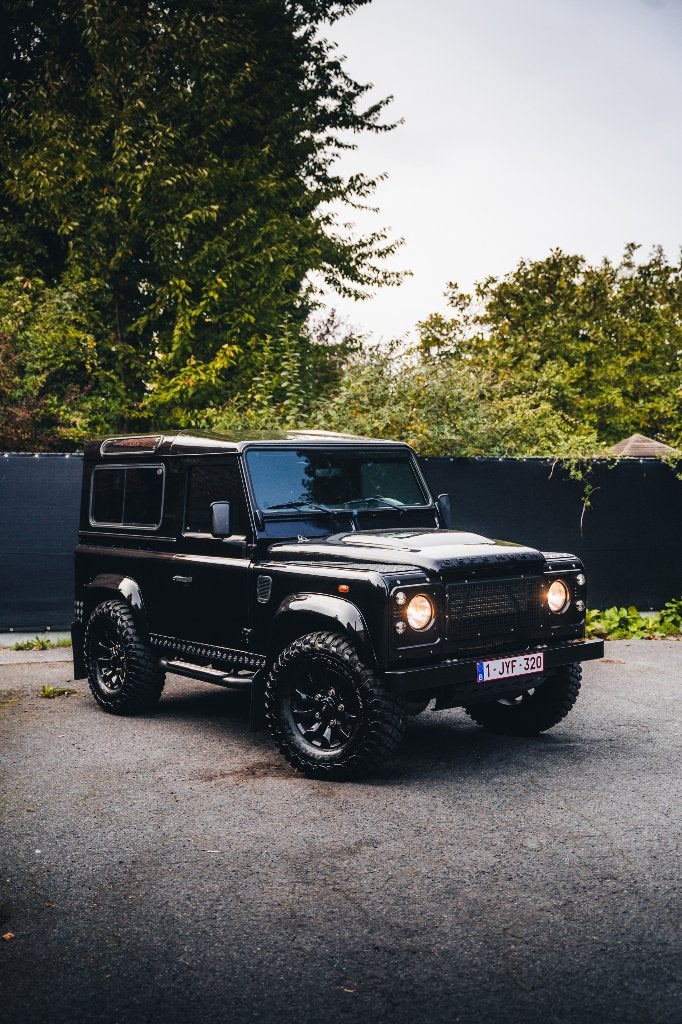Land Rover Defender 90 // FULL BLACK // EX BTW, Auto's, Stof, Radio, Zwart, Vierwielaandrijving