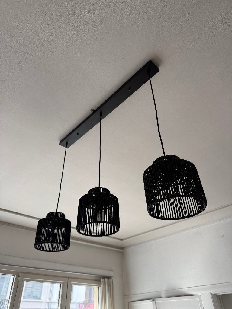 Zwarte 3-lichts hanglamp met open gevlochten kappen, Ophalen, Gebruikt