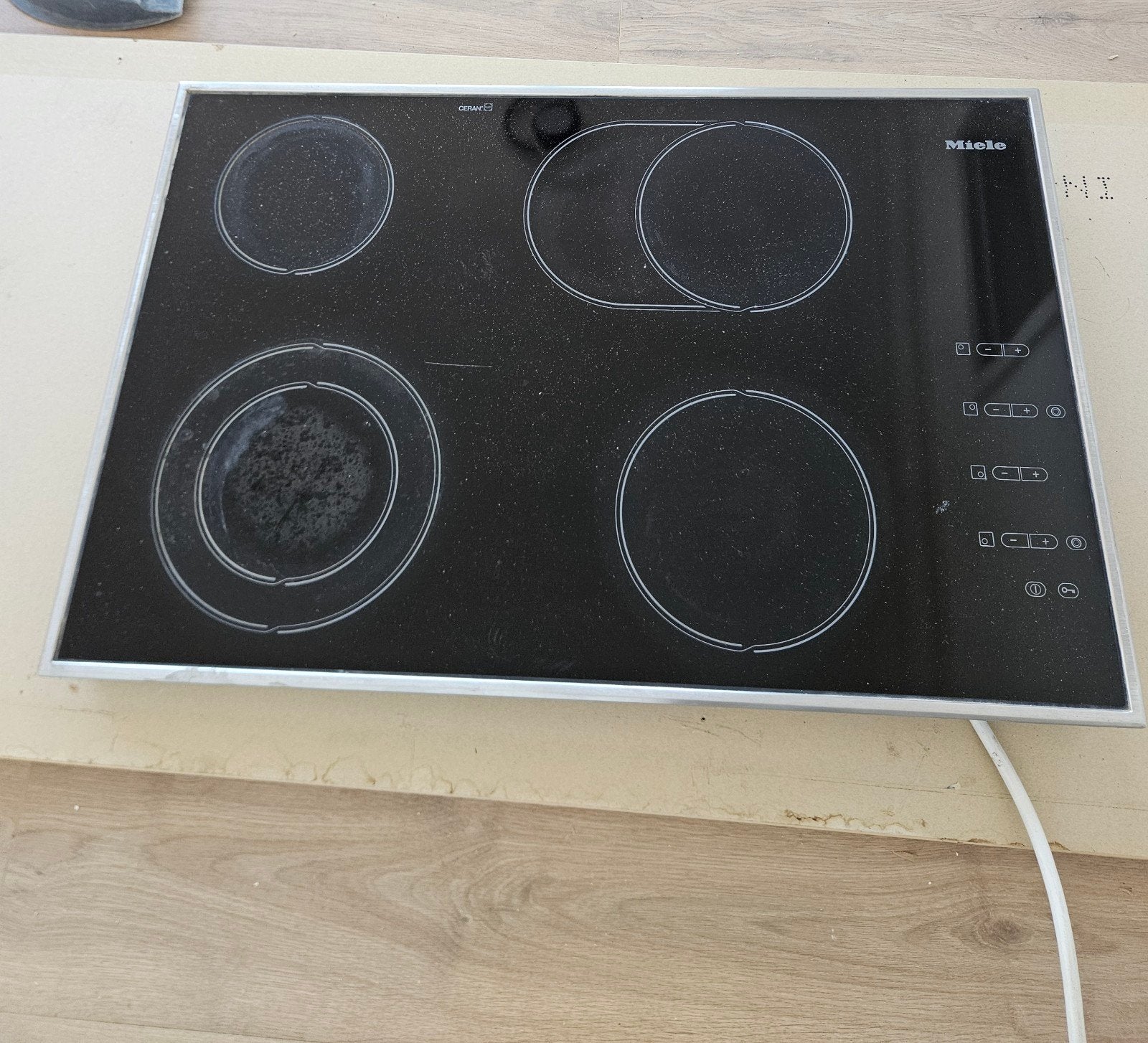 Taque vitrocéramique Miele KM 468, 4 zones de cuisson, Enlèvement, Utilisé, Encastré