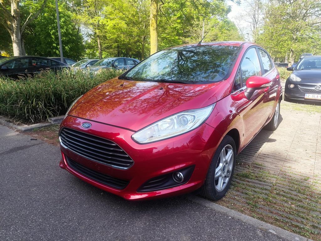 Ford Fiesta en très bon état ESSENCE, Autos, Ford, Achat, Euro 6, Noir, 5 portes