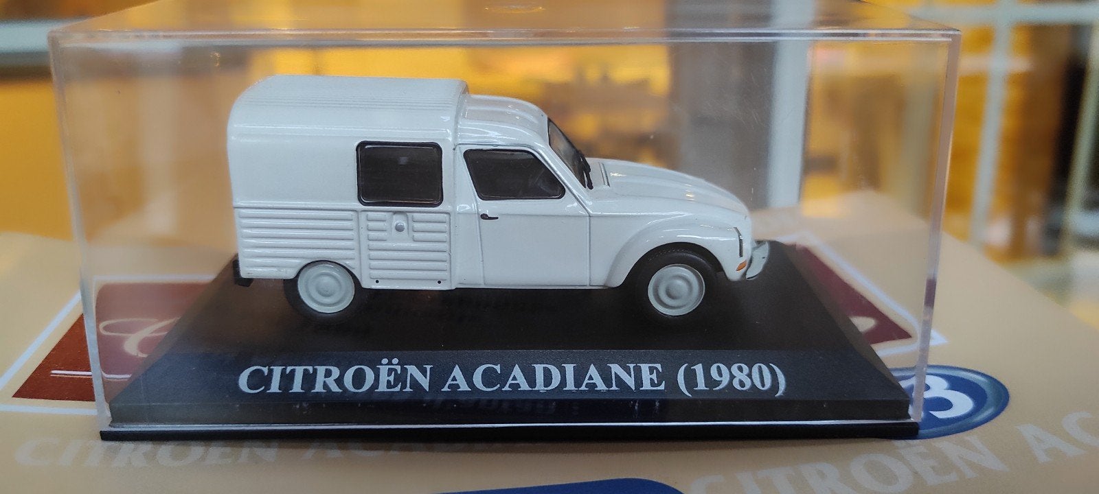 Citroën Acadiane beige 1980 1:43 dans boîte de présentation, Enlèvement ou Envoi