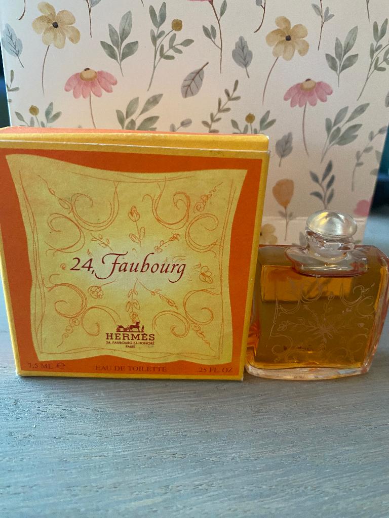 Parfum miniatuur Hermès 24 Faubourg, Ophalen of Verzenden, Zo goed als nieuw, Miniatuur, Gevuld