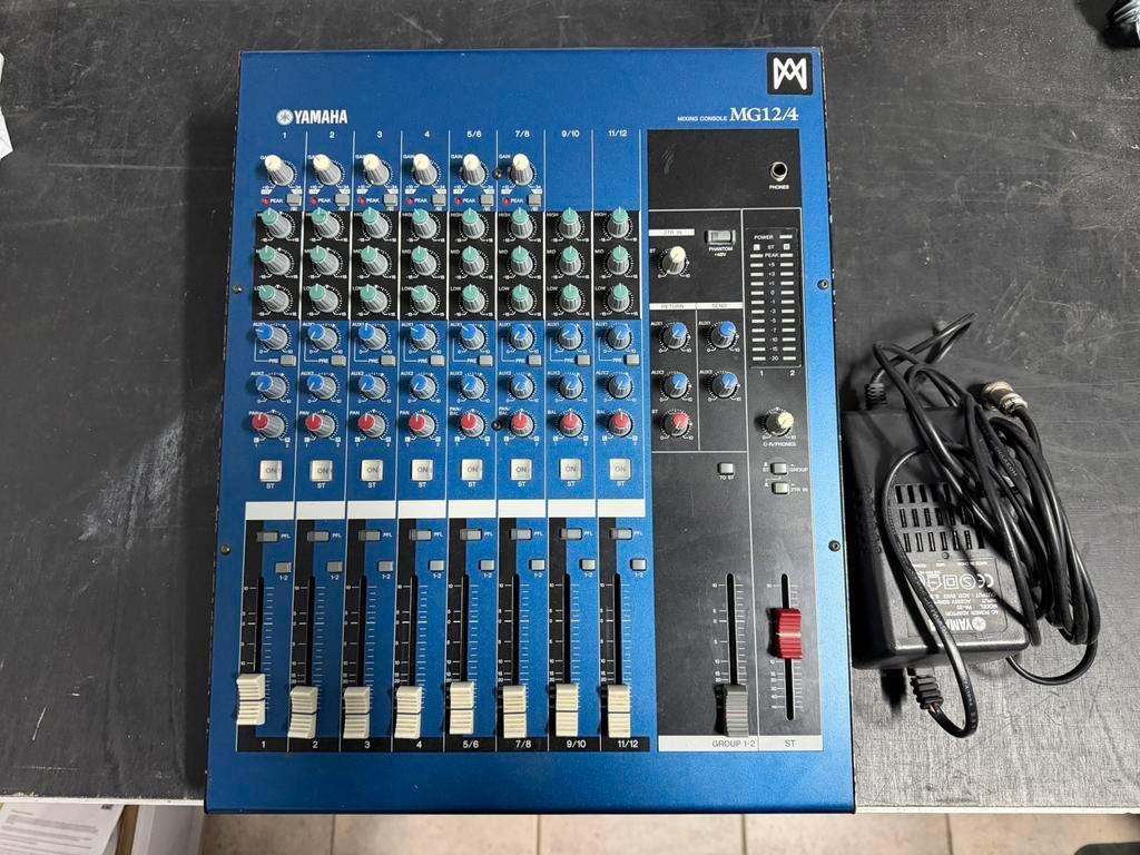 Yamaha MG12/4 mengpaneel, Muziek en Instrumenten, Ophalen, Gebruikt, 10 tot 20 kanalen, Microfooningang