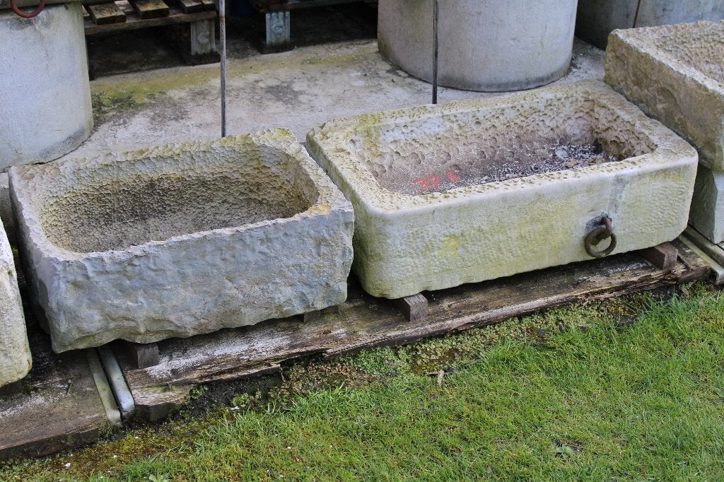 bac ou auge en pierre bleu belge , voir photos, Jardin & Terrasse, Pierre, 30 à 60 cm, Enlèvement, Utilisé
