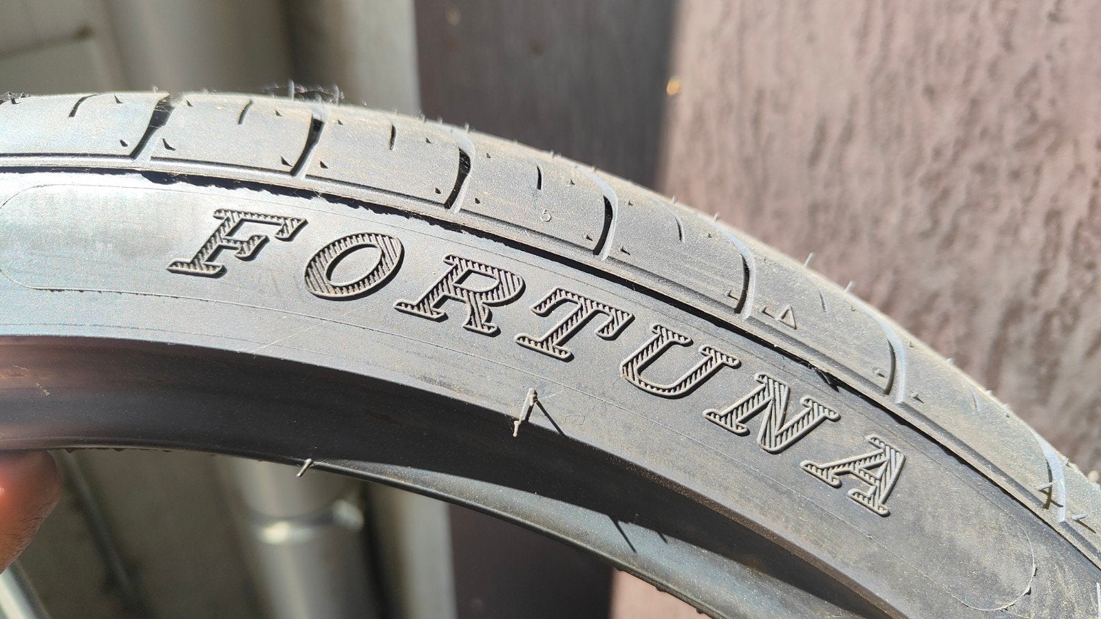 275/30r19 96w fortuna 90€ per stuk met montage en balanceren, Ophalen