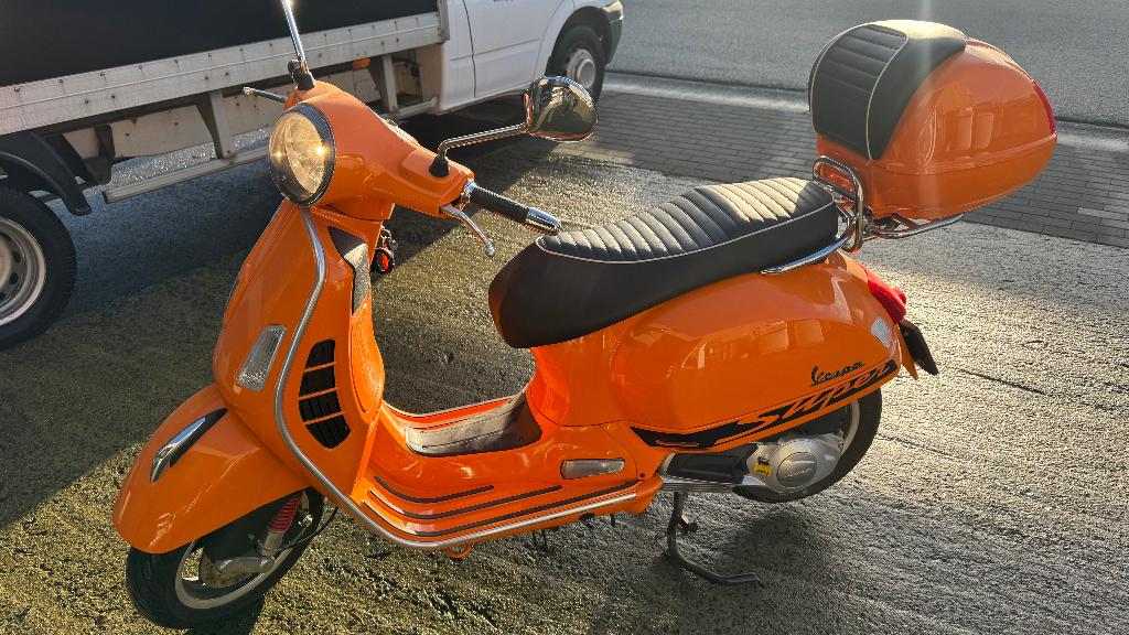 Vespa 125 GTS, Ophalen, 125 cc, Zo goed als nieuw, Benzine