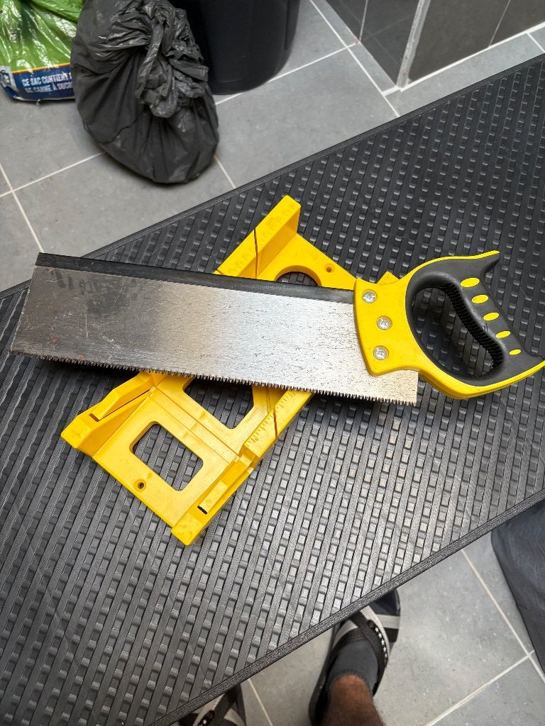 Scie à main + boîte à onglets — pour polystyrène et bois, Bricolage & Construction, Enlèvement, Comme neuf