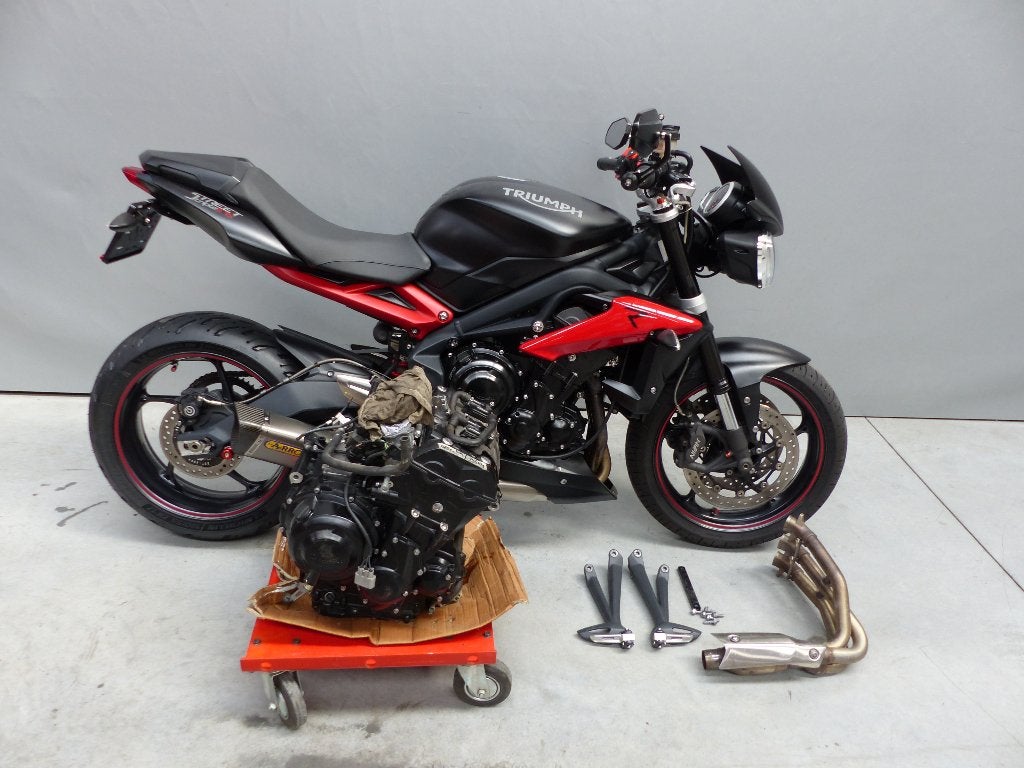 Street Triple moteur cassé non accidentée, Motos, Entreprise, Plus de 35 kW, 3 cylindres, 675 cm³