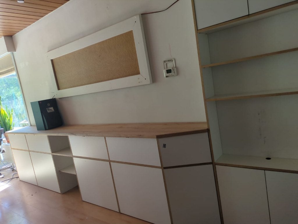 Grote wit houten wand kast, Huis en Inrichting, Kasten | Wandmeubels, Ophalen, Gebruikt, Met lade(s), 100 tot 150 cm
