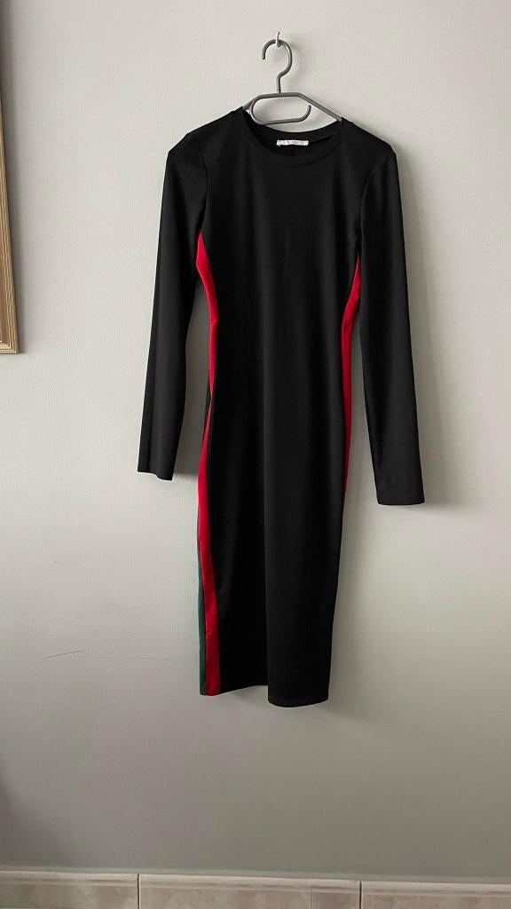 ZARA zwarte halflange JURK S, Kleding | Dames, Jurken, Ophalen of Verzenden, Zo goed als nieuw, Maat 36 (S), Onder de knie